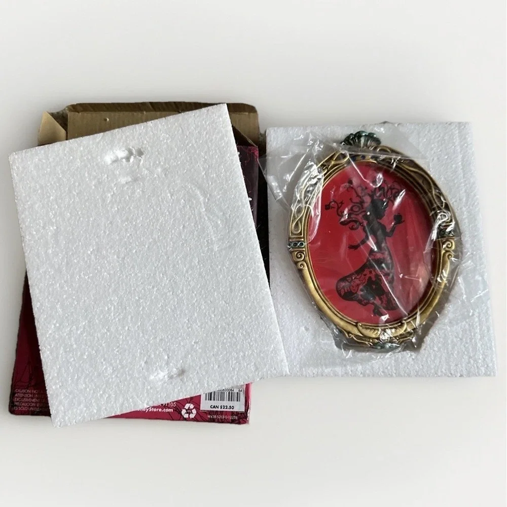 Disney Store Snow White Evil Queen Magic Mirror Photo Frame Statue 4